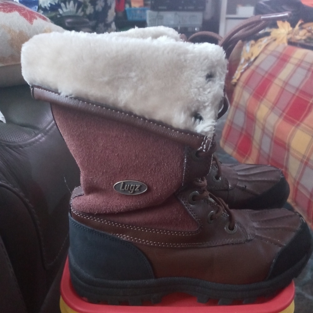 Lugz Tambora Women's 6 lace up Shearling lined Combat style Winter Boots